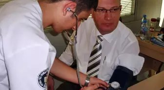 Söke Sağlık Meslek Lisesi Kamu Çalışanlarının Tansiyonunu Ölçtü