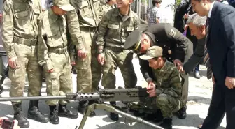 Bir Günlüğüne Çakı Gibi Asker Oldular