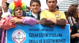 'Engellilere Acımayın, Destekleyin'