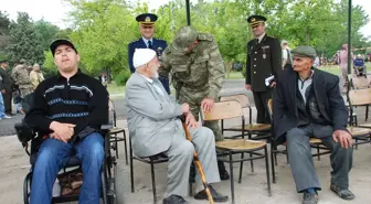 Korgeneral Altıntaş Engelli Askerlerle Tek Tek İlgilendi