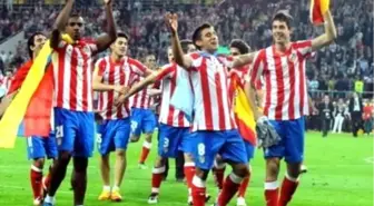 Atletico Madrid, UEFA Avrupa Ligi Kupasını Kutladı