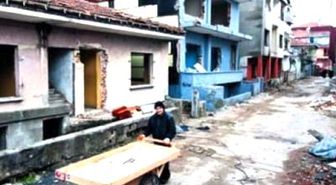 Eski Binaya Piranalar Saldırıyor
