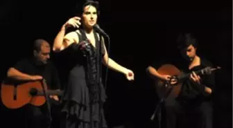 Fado'nun Prensesi Büyüledi