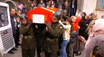 Kazayla Kendini Vuran Uzman Çavuşun Cenazesi Toprağa Verildi
