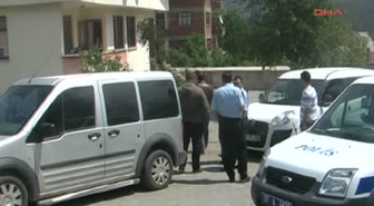 Yengesi Tarafından 3 Yerinden Bıçaklandı
