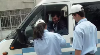 Öğrenciler Trafik Polisi Oldu