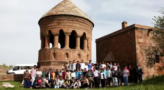 Üniversiteli Gençlerden Ahlat'ın Saklı Cennet Madavans Vadisini Gezi