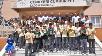Cenkyeri Beldesinde Öğrencilere Dünya Klasikleri Dağıtıldı