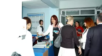 AK Parti'den Hemşirelere Ziyaret