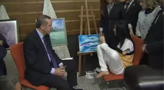 Başbakan Erdoğan, Engelli Ressam Kılıç'ın Resim Sergisini Gezdi