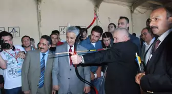 Başhekimden Öğrencilere Okçuluk Dersi