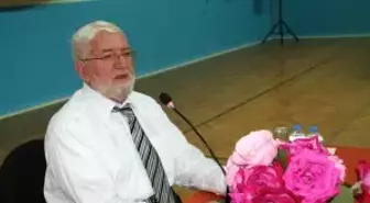 Devrek'te 'İslam'da Aile Eğitimi'nin Önemi' Konulu Konferans Düzenlendi.