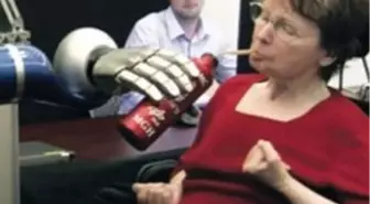 Felçli İki Kişi, Düşünce Gücüyle Robot Kollarını Oynattı