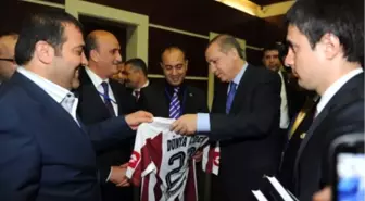 Sönmez'den Başbakan Erdoğan'a Elazığspor Forması