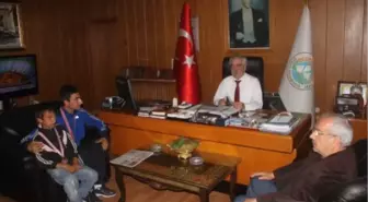 Tek Kardeşlerden Özcan'a Ziyaret