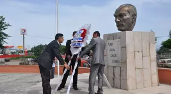 MHP'li Başkandan Çelenk Sunma Törenine Gelmeyen Protokole Tepki