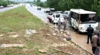 Sakarya'da İki Yolcu Minibüsü Çarpıştı