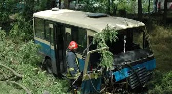 Yolcu Minibüsü Askeri Alana Uçtu: 9 Yaralı