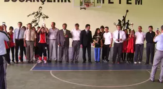 Doğanşehir'de Okullar Arası Voleybol Turnuvası Düzenlendi