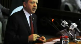 Erdoğan Konuşurken Masalara Vurdular