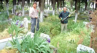 Bigadiç'te Belediye Mezarlıklara Önem Veriyor