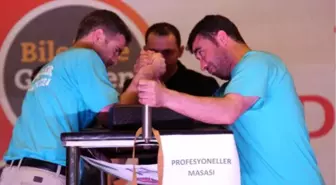 Bileğine Güvenen Geldi