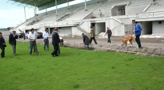 Denetimli Serbestli Hükümlüler Stadyumda Çalışıyor