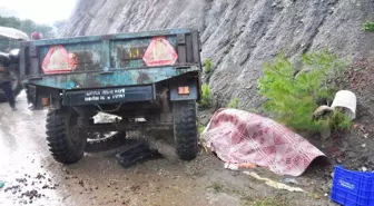 Turgutlu'da Traktör Devrildi: 1 Ölü, 3 Yaralı