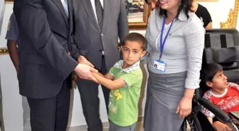 Akçakale Kaymakamlığı Tekerlekli Sandalye Dağıttı