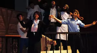 Alkışlar Erkek Yetiştirme Yurdu Gençlerine