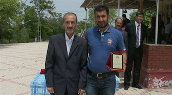 Eğitim Gönüllülerine Plaket Verildi