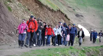 Gümüşhaneli Dağcılar, Bulutların Üzerinde