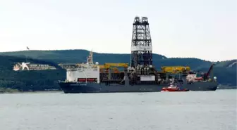 Karadeniz'de Petrol Arayan Gemi, Çanakkale Boğazı'ndan Geçti