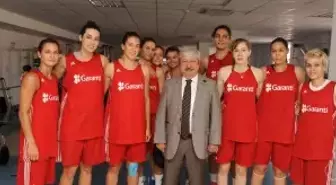 Akaydın'dan Milli Basketbolculara Moral Ziyareti