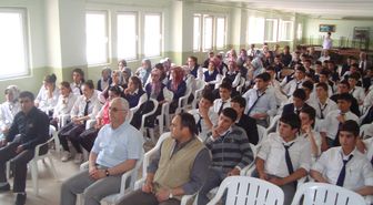 Kula'da Öğrenci ve Velilerine 'Kırım Kongo Kanamalı Ateşi' Semineri Verildi