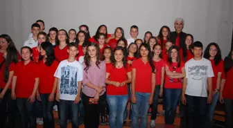 Mehmet Akif Ersoy İlköğretim Okulu Öğrencileri ' Türküler ve Şiirler Kardeştir Gecesi' Düzenledi