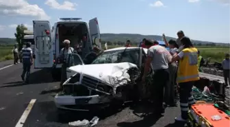 Tur Otobüsü ile Otomobil Çarpıştı: 36 Yaralı (2)