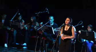 Gitar Kursiyerleri Eğitimlerini Konserle Taçlandırdı