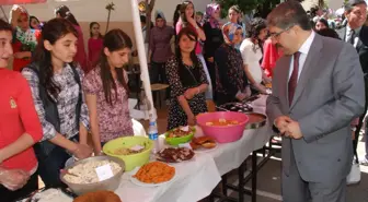 Kız Öğrencilerden Yıl Sonu Sergisi