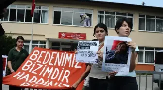 Bursa'da Kürtaj Yasağına Tepki İçin Kadınlar Kendilerini Zincirledi