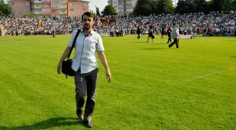 Gazeteciye Araba Çarptı: 3 Yaralı