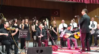 Ardahan'da Öğretmenler Korosu Konser Verdi