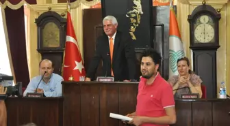 Belediye Meclisine Klarnetli Baskın