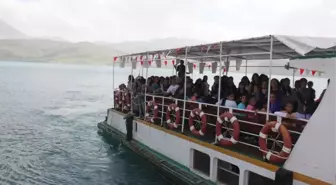 Öğrencilere Sbs Öncesi Akdamar Adası Gezisi