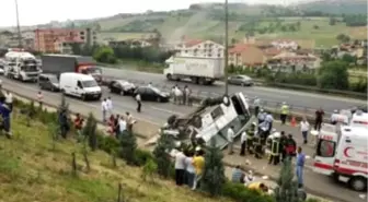 Tem Kocaeli Geçişinde Yolcu Minibüsü Takla Attı: 15 Yaralı (2)