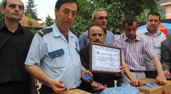 Gardiyanlardan Engellilere Mavi Kapak Desteği