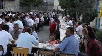 Eğitim-Sen'den Halaylı Dayanışma Yemeği