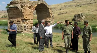 Kaymakam Nebioğlu, Tarihi Köprüde İncelemede Bulundu