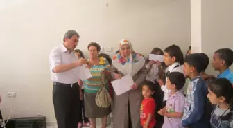 Okuma-Yazma Kursunu Bitiren Kadınlar Belgelerini Aldı