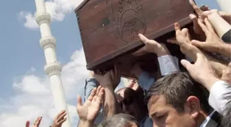 Şair-Yazar Abdürrahim Karakoç, Son Yolculuğuna Uğurlandı